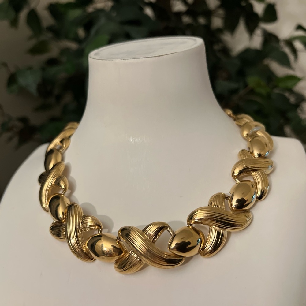 ✔Butler 5th Avenue Collection Polished Brushed Gold X’s and O’s Choker Necklace - Picture 3 of 7